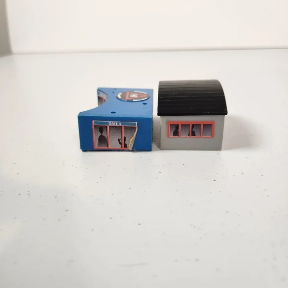 Vintage Micro Machines Airport Replacement Pieces Parts Flying School Buildings - Picture 5 of 5